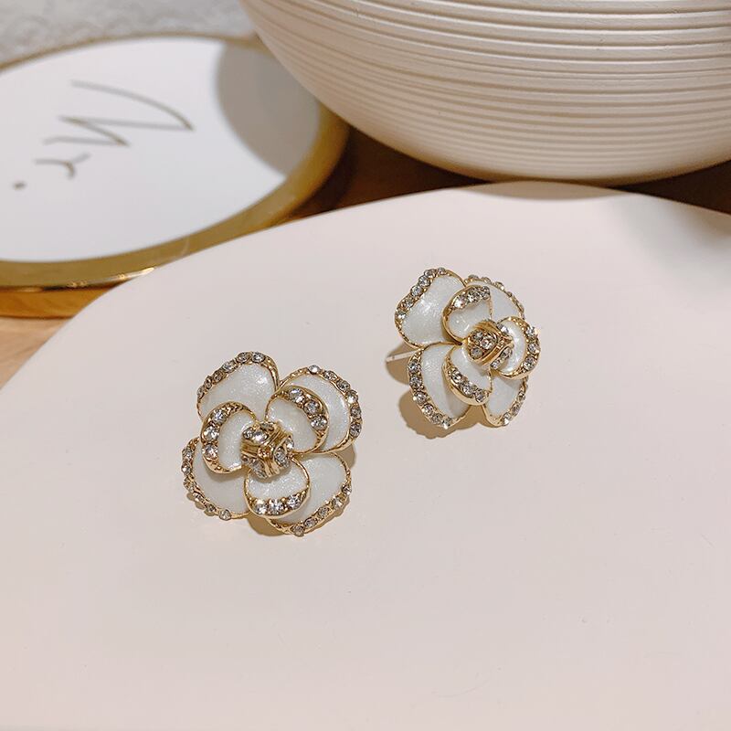 【小物】存在感 chicエレガントオシャレパール花形ピアスアクセサリー