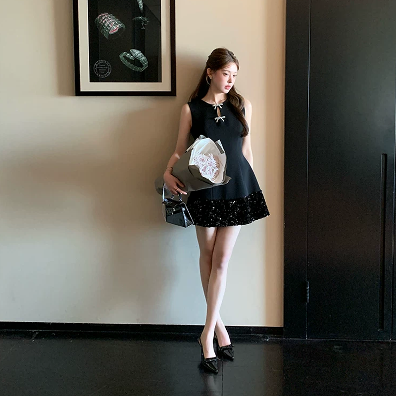 【dress】ノースリーブラインストーン付きミニワンピース Q8393