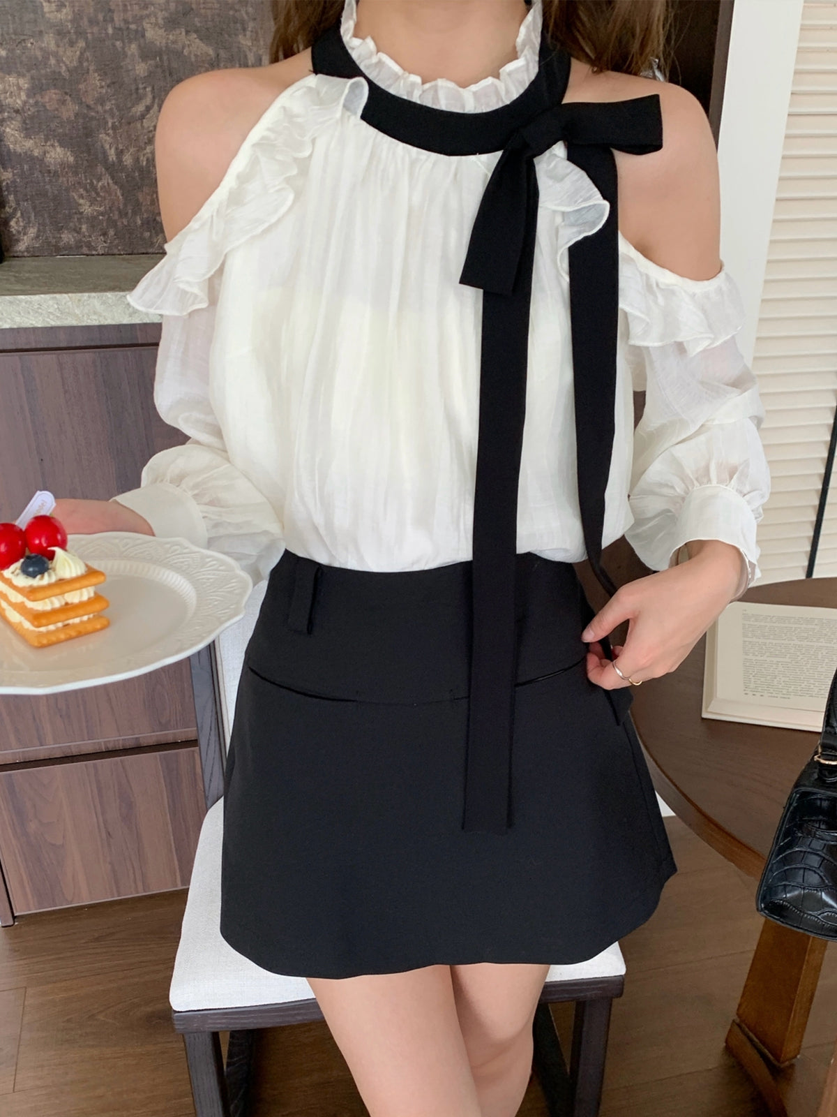 【tops】リボン付きオフショルダートップス Q8939