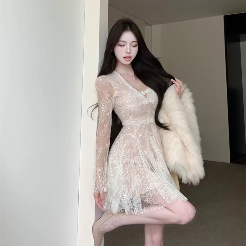【dress】Vネックレースフレアワンピース Q8131