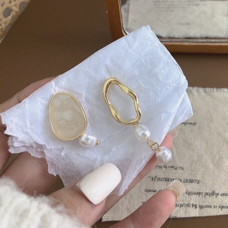 【小物】人気上昇中 シンプルパールキュート非対称ピアスアクセサリー