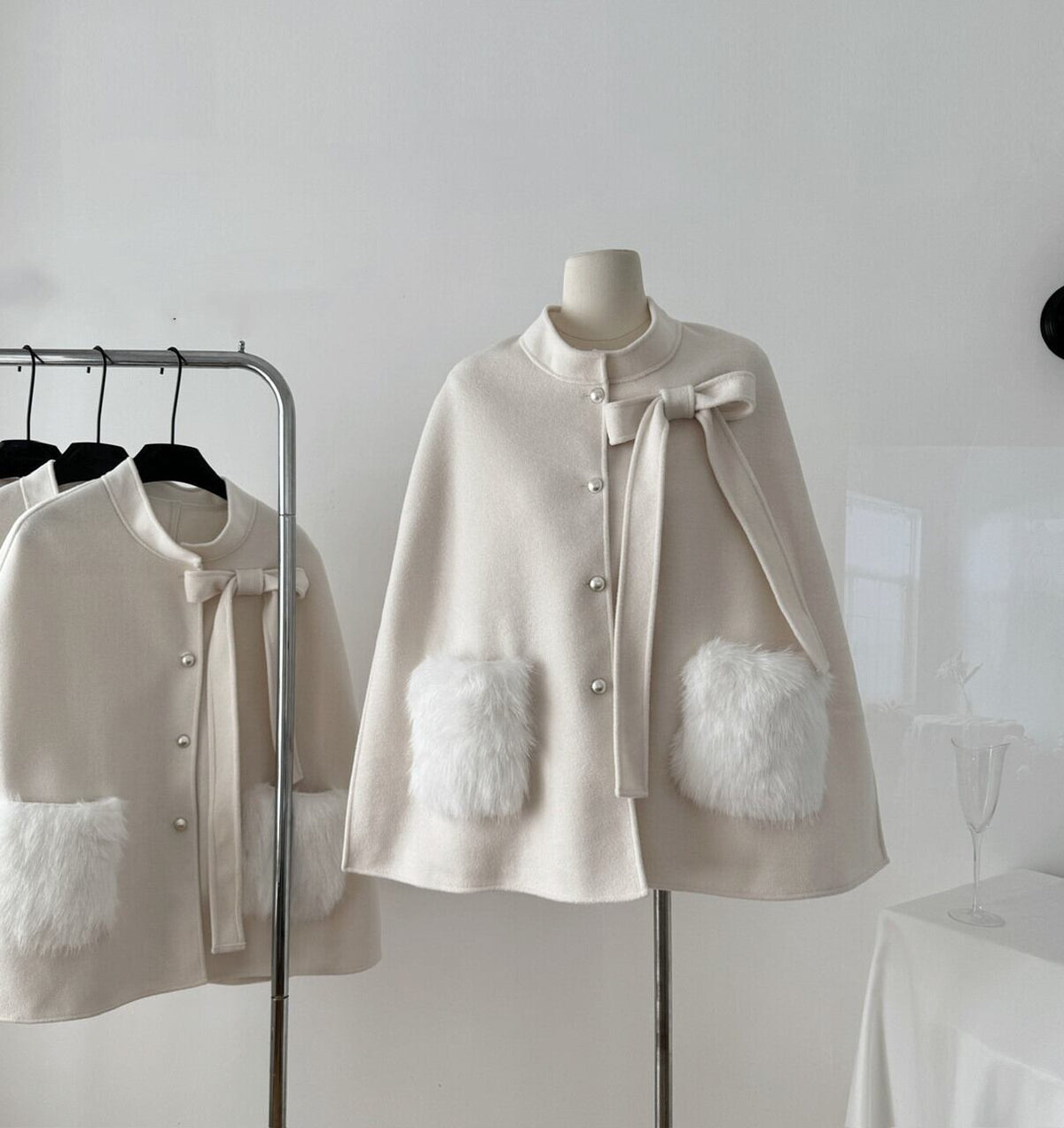 【outer】ポケファーケープコート　M27597