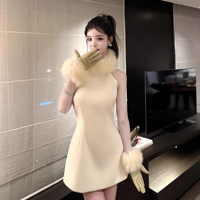 【dress】ファー付きホルターネックワンピース Q7636