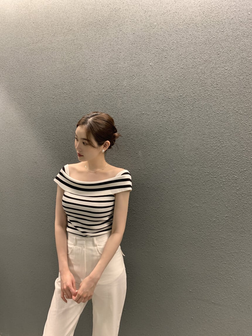 【tops】韓流スタイルchic〜気質満点体型カバーセクシー肩見せトップス着痩せニット G14899