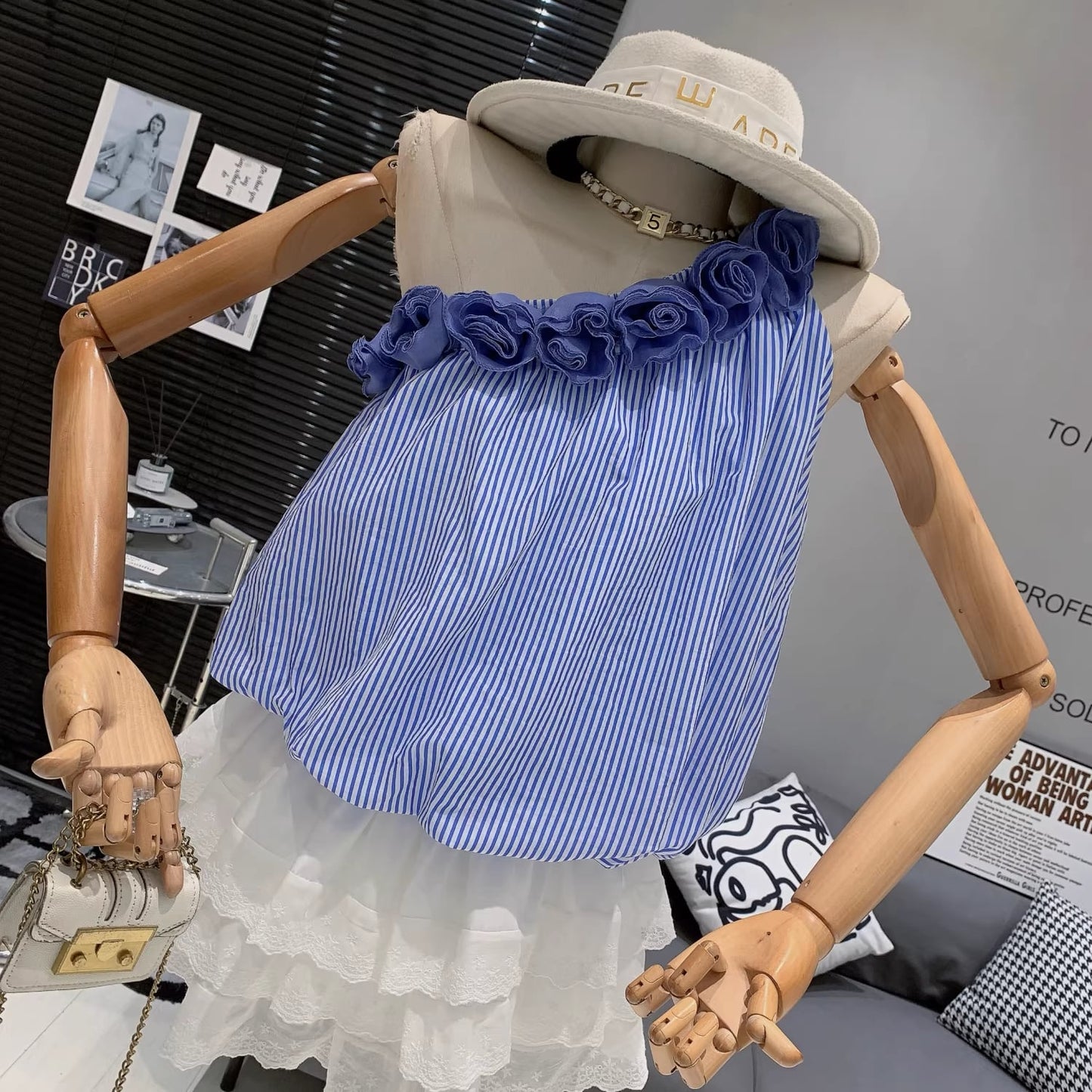 【tops】ストライプ柄ワンショルダー立体感フラワートップス Q8389