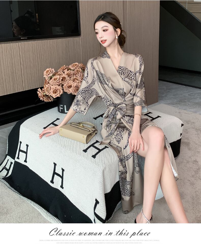 【dress】Vネックプリントワンピース G20669