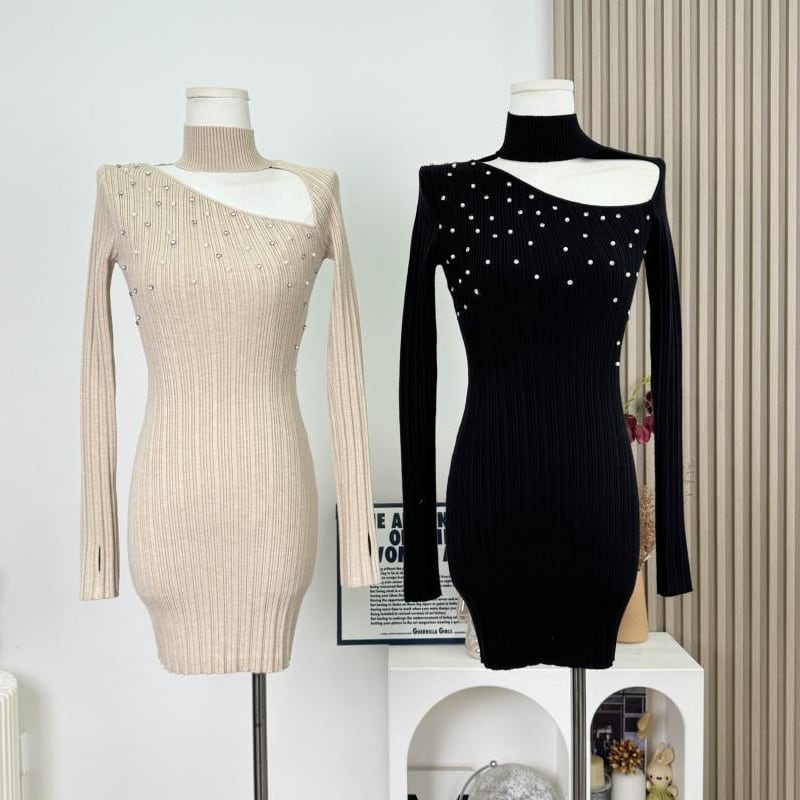 【dress】ラインストーン付きフロントカットニットワンピース Q7825