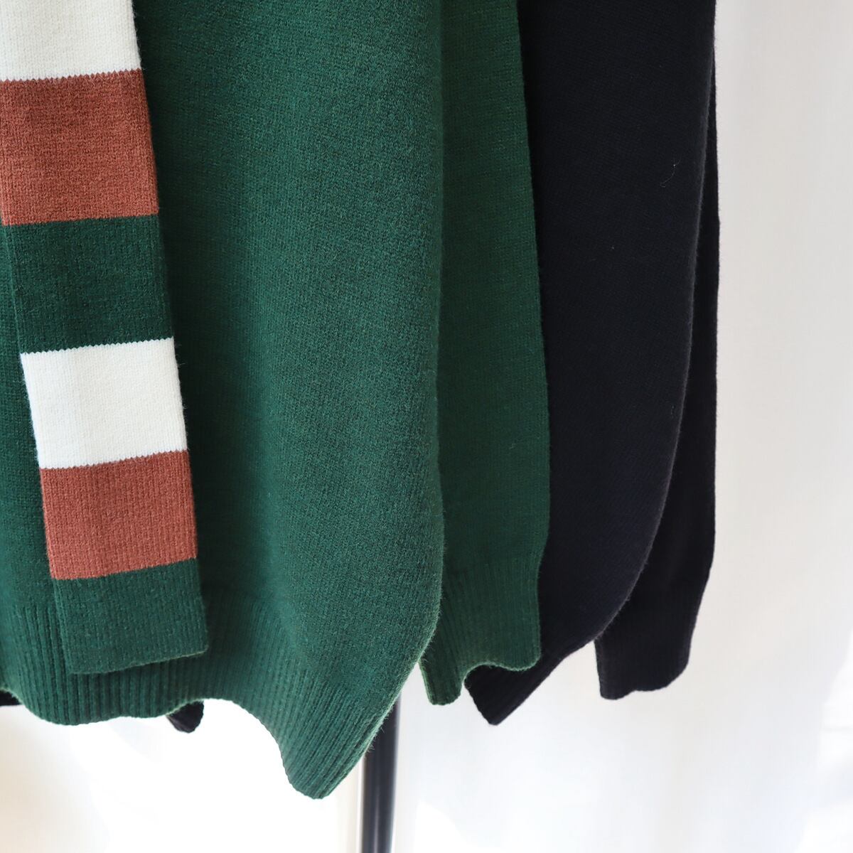 【tops】Vネックニットセーター　M18784