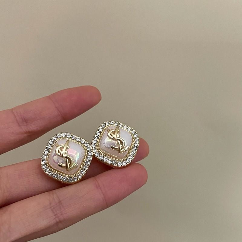 【小物】英字柄ピアスアクセサリーF7804