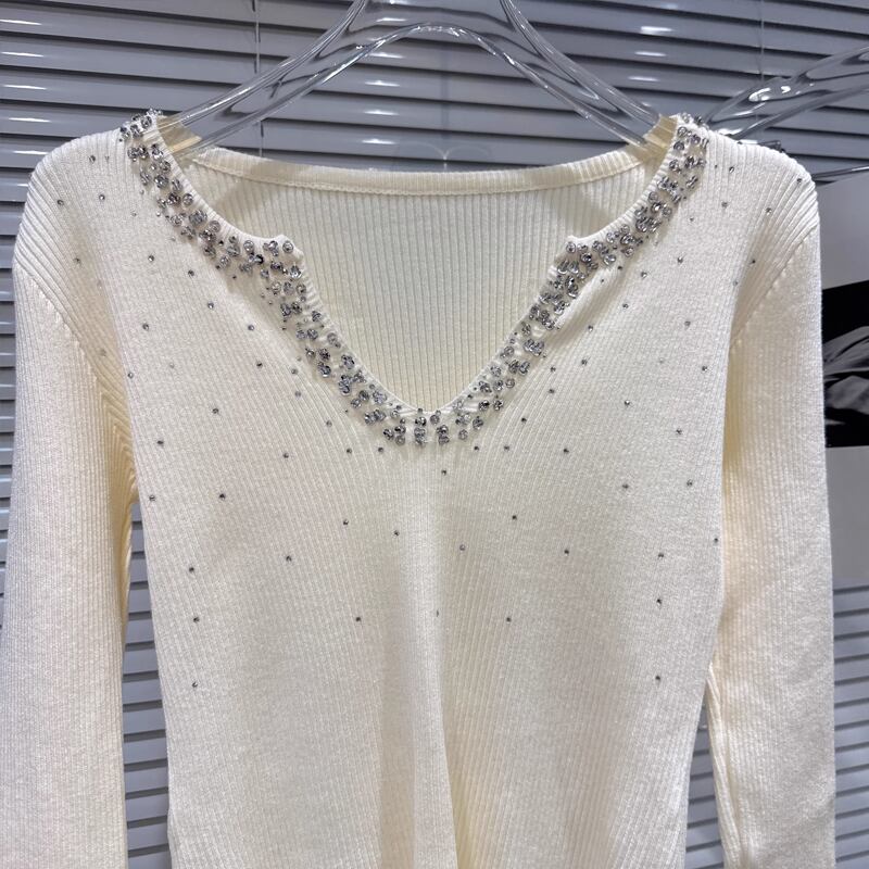 【tops】Vネックラインストーン付きニットトップス Q7445