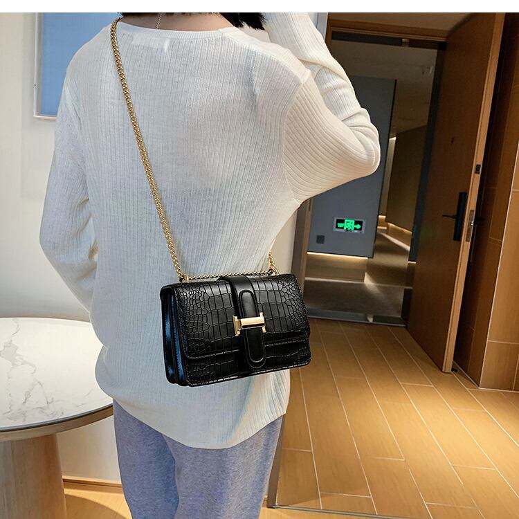 【小物】 高級感 レトロ展開定番無地斜め掛けチェーンバッグ 清新人気デザイン