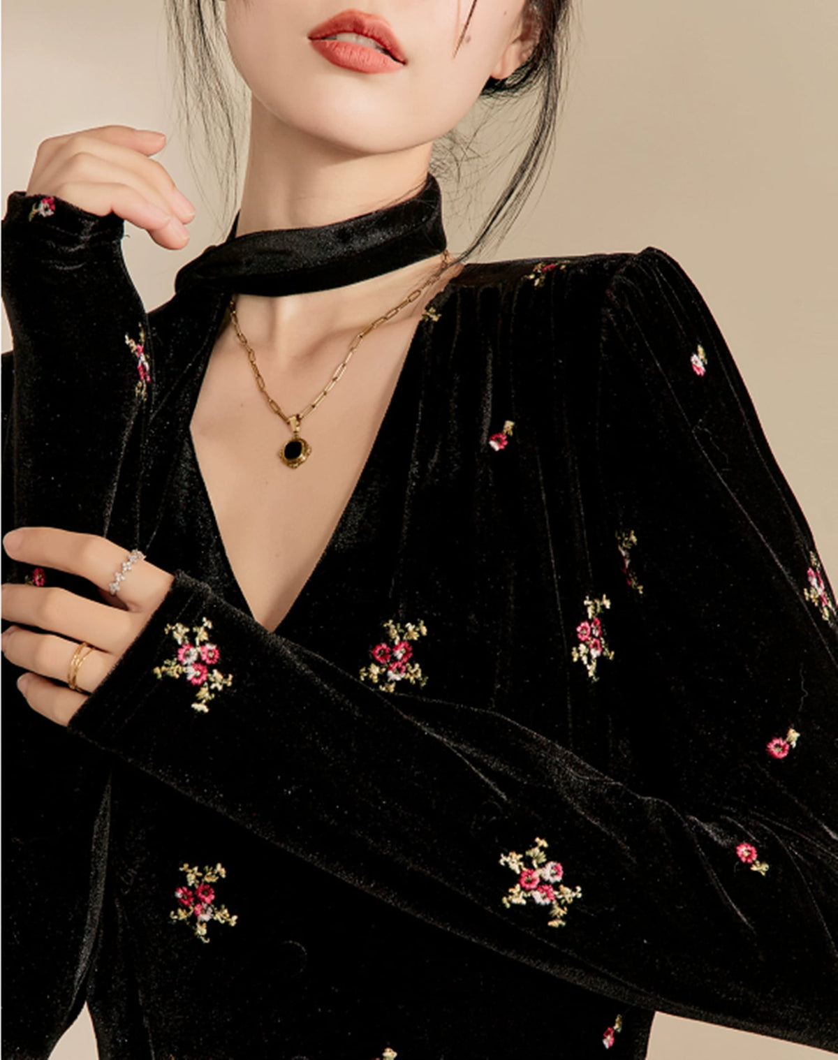【dress】刺繍Ｖネックデートワンピース　N2393
