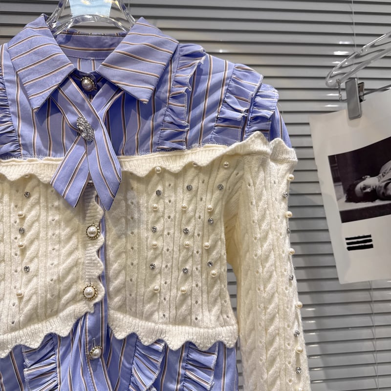【tops】パール付きニットドッキングシャツ Q7541
