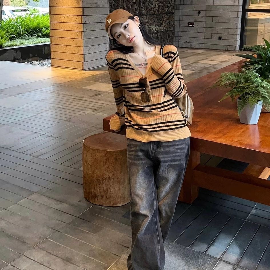 【tops】Vネックボーダー柄ニットセーターF8243