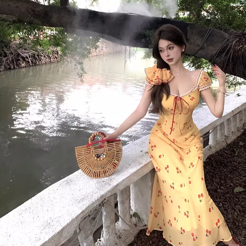 【dress】レース付きチェリー柄ワンピース Q8332