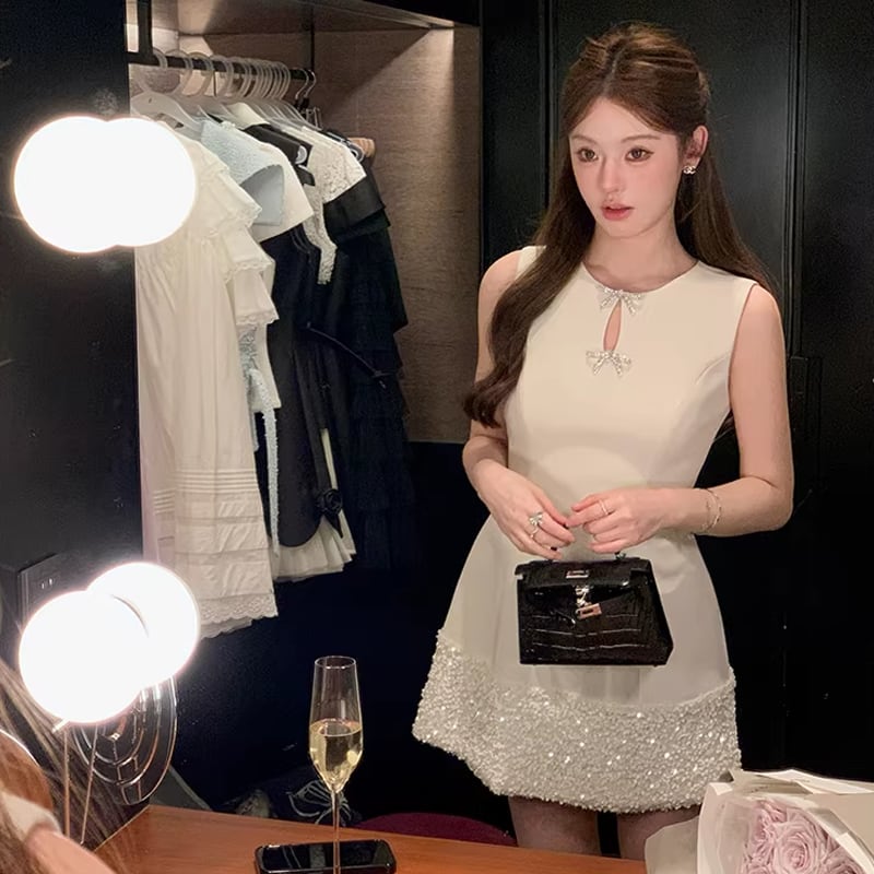 【dress】ノースリーブラインストーン付きミニワンピース Q8393