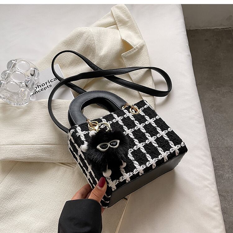 【小物】デザイン高級感 合わせやすいシンプルオシャレ メッセンジャーバッグ G10137