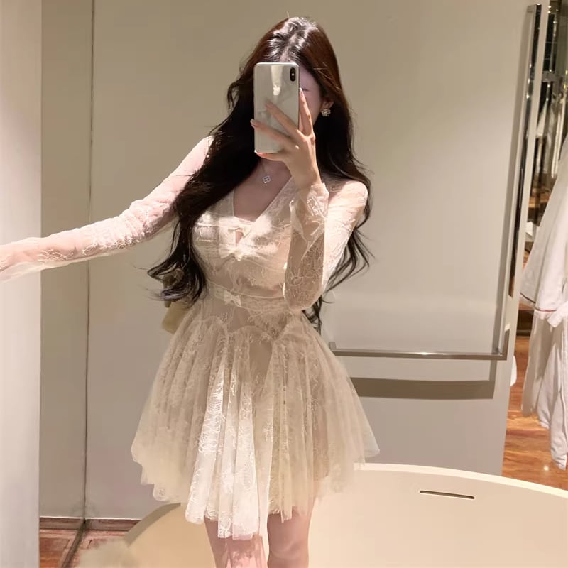 【dress】Vネックレースフレアワンピース Q8131