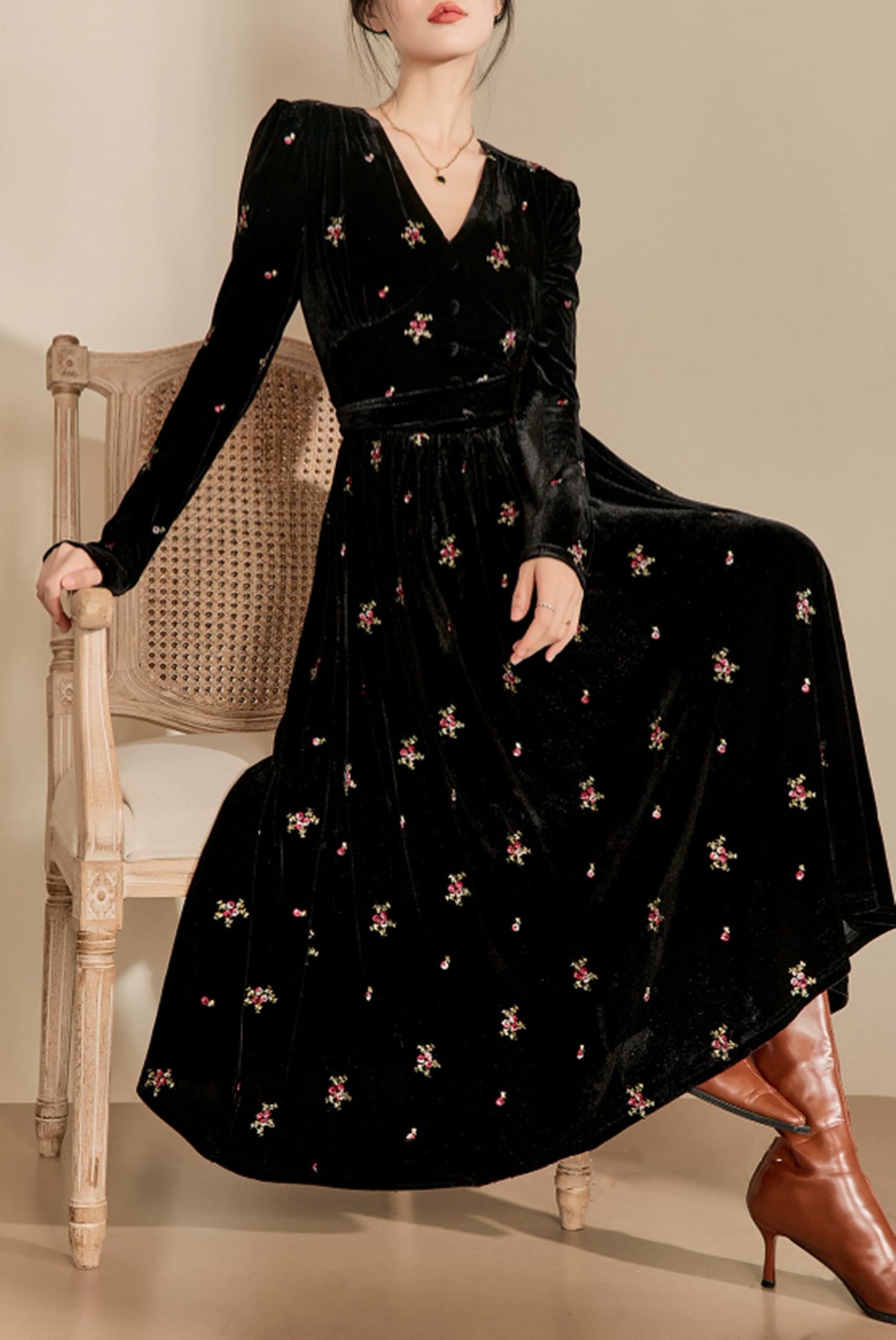 【dress】刺繍Ｖネックデートワンピース　N2393