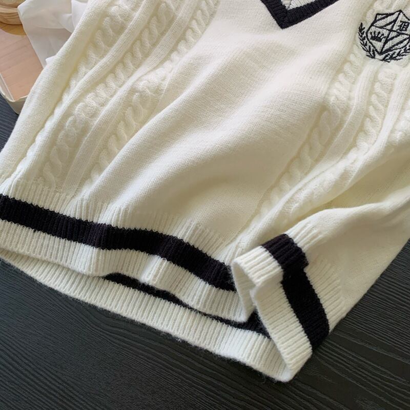 【tops】刺繍ニットベスト　M28338