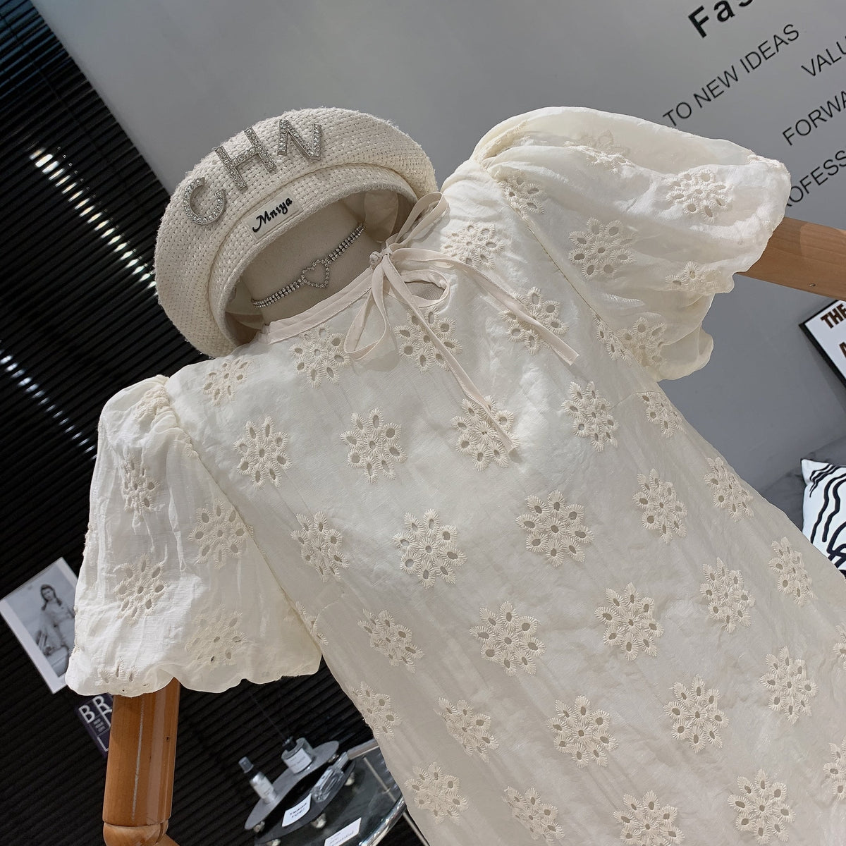【dress】カットワークワンピース　M24001