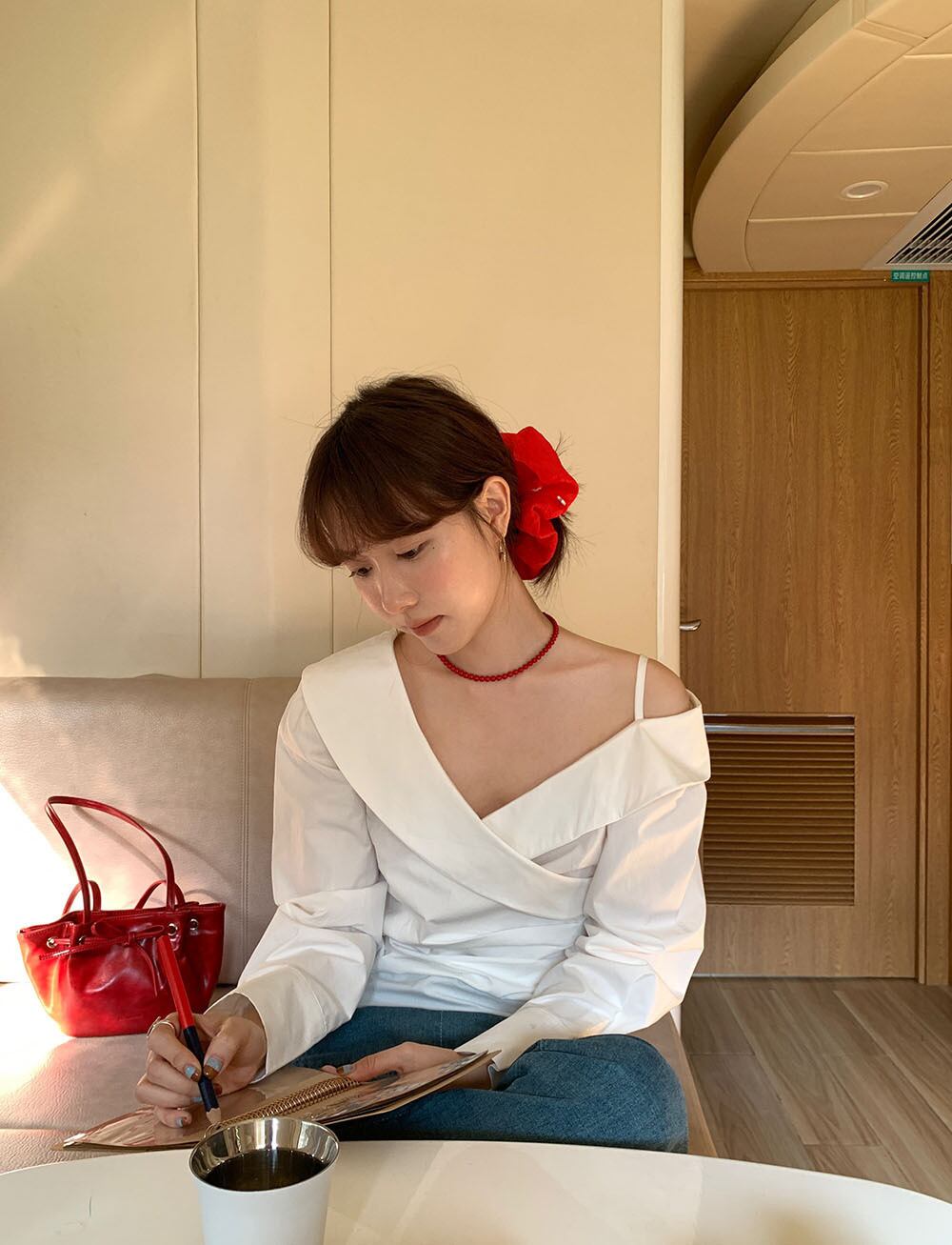 【tops】オフショルダーシャツトップス　M29584