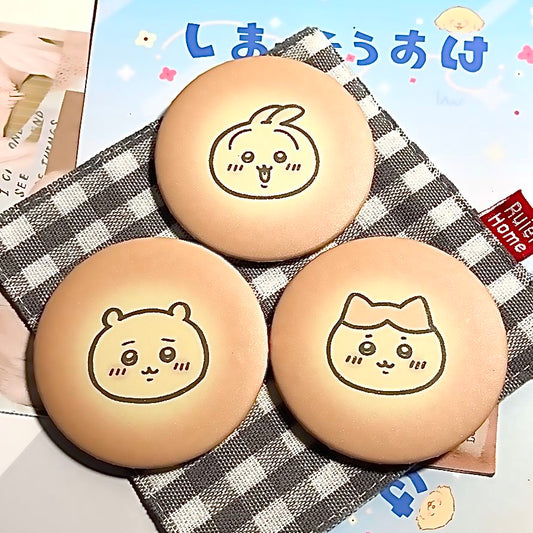 【GOODS】ちいかわ クッキー 缶バッジ Ｑ2152