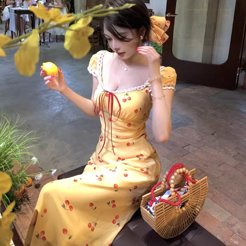 【dress】レース付きチェリー柄ワンピース Q8332