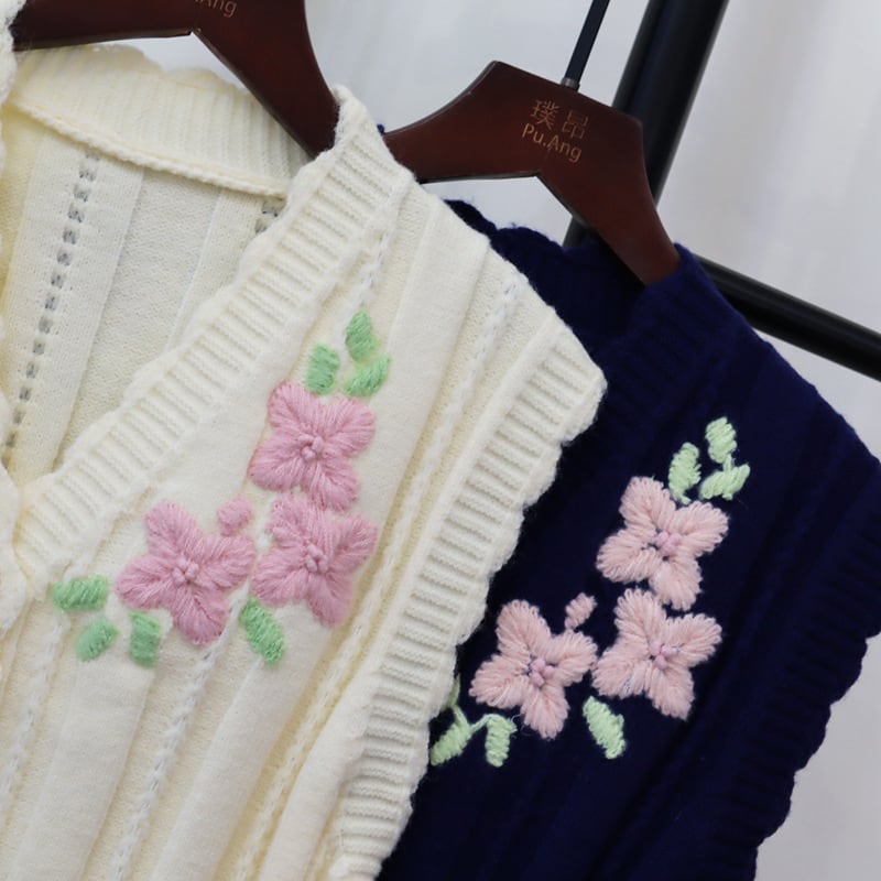 【tops】刺繍ニットベスト　M25390