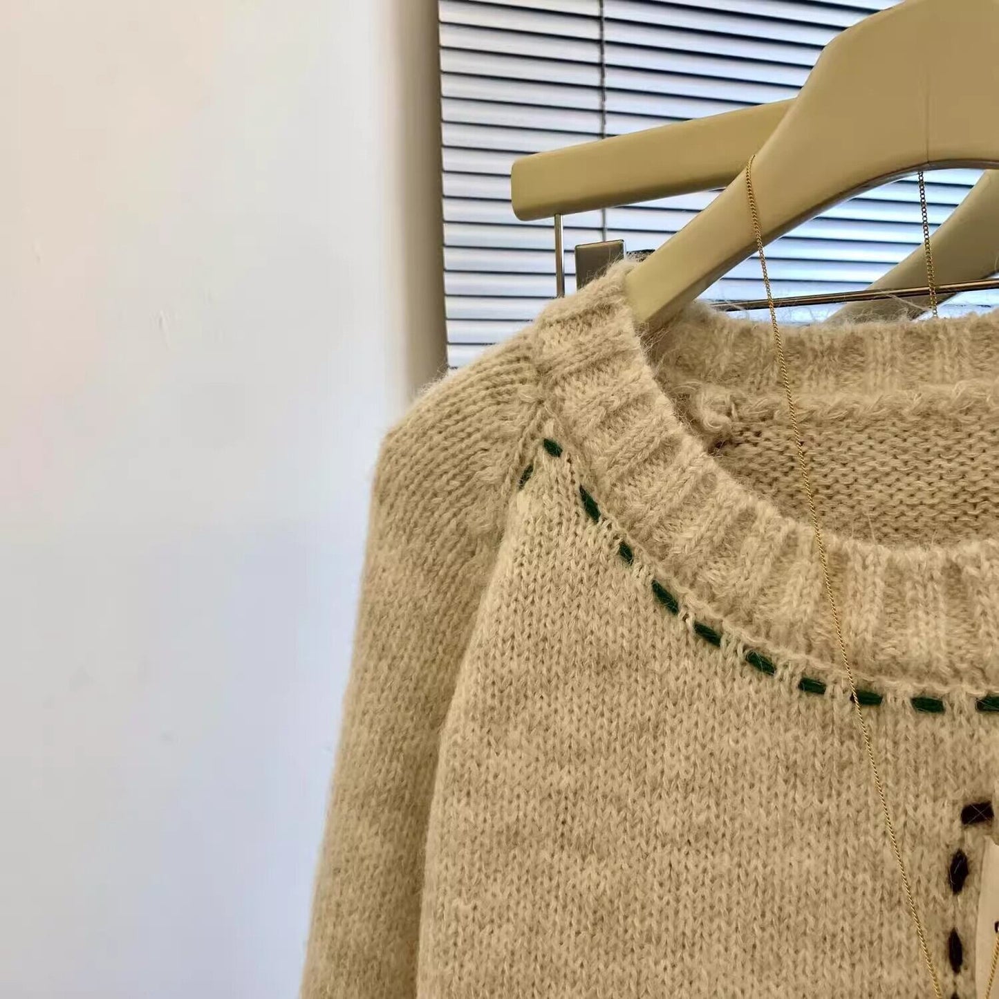 【tops】クルーネックニットセーター　M28988