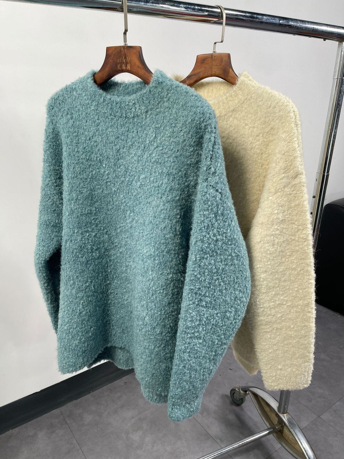 【tops】クルーネックニットセーター　M19090