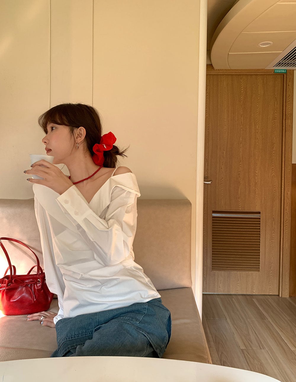 【tops】オフショルダーシャツトップス　M29584