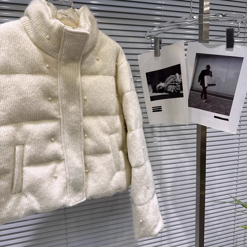 【outer】パール付きハイネック中綿コート Q7332