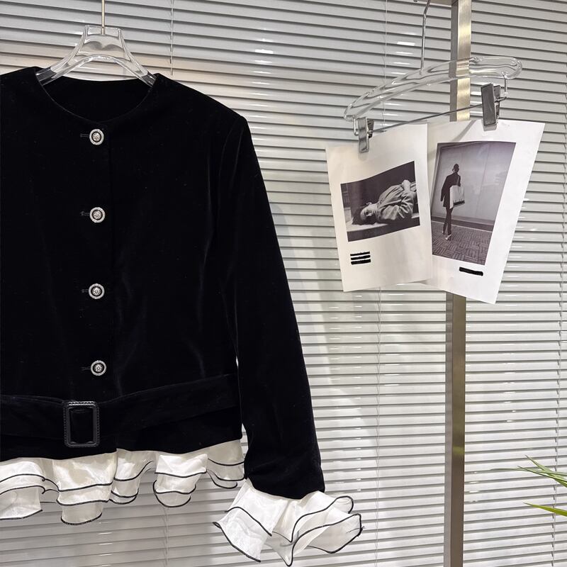 【outer】フリルドッキングノーカラーコート Q7344