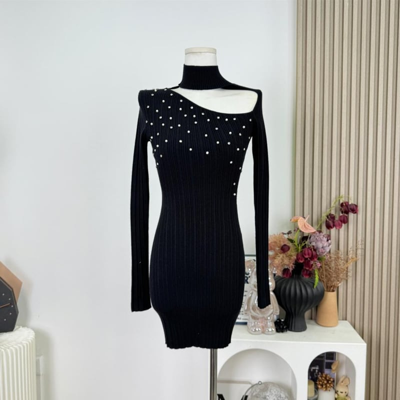 【dress】ラインストーン付きフロントカットニットワンピース Q7825