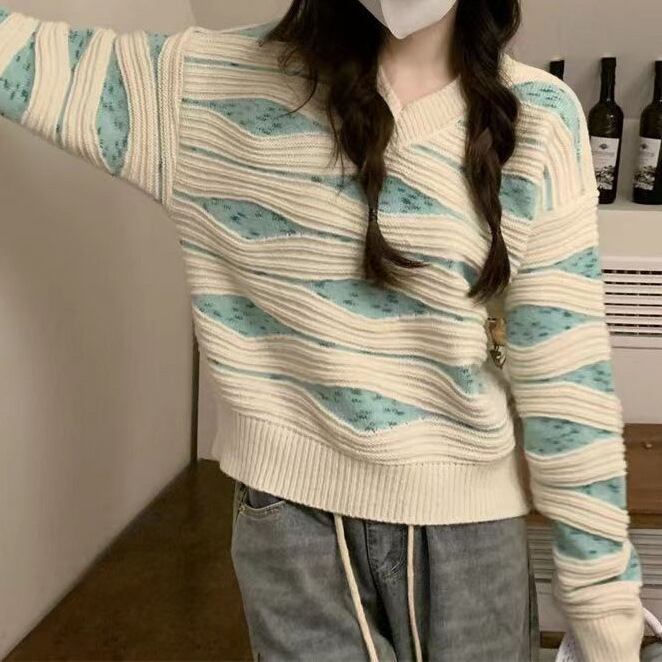 【tops】Vネックニットセーター　M18951