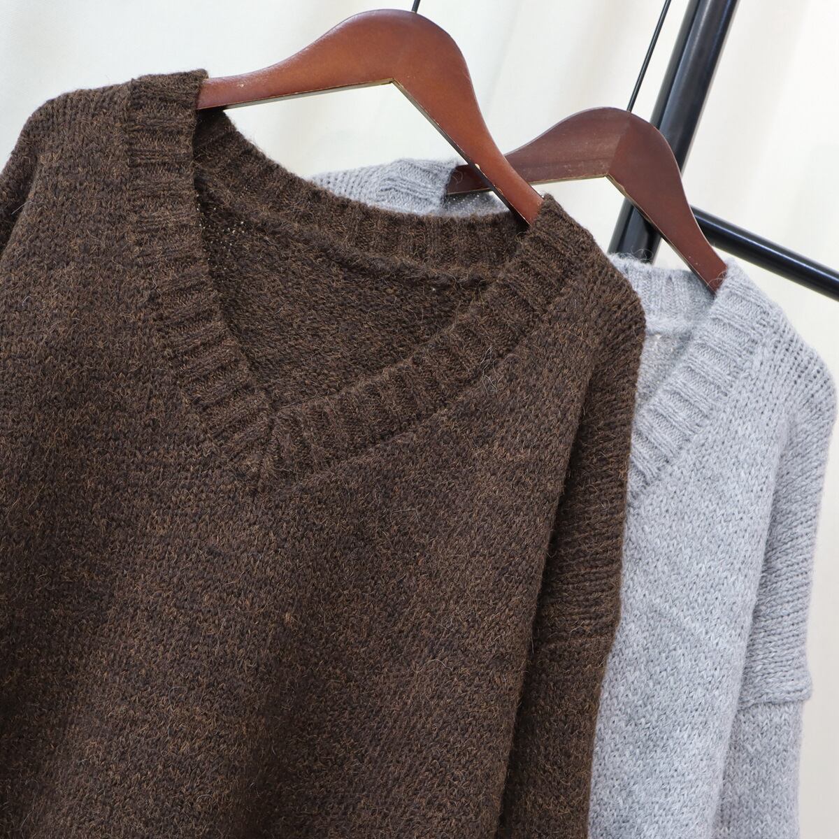 【tops】Vネックニットセーター　M18658