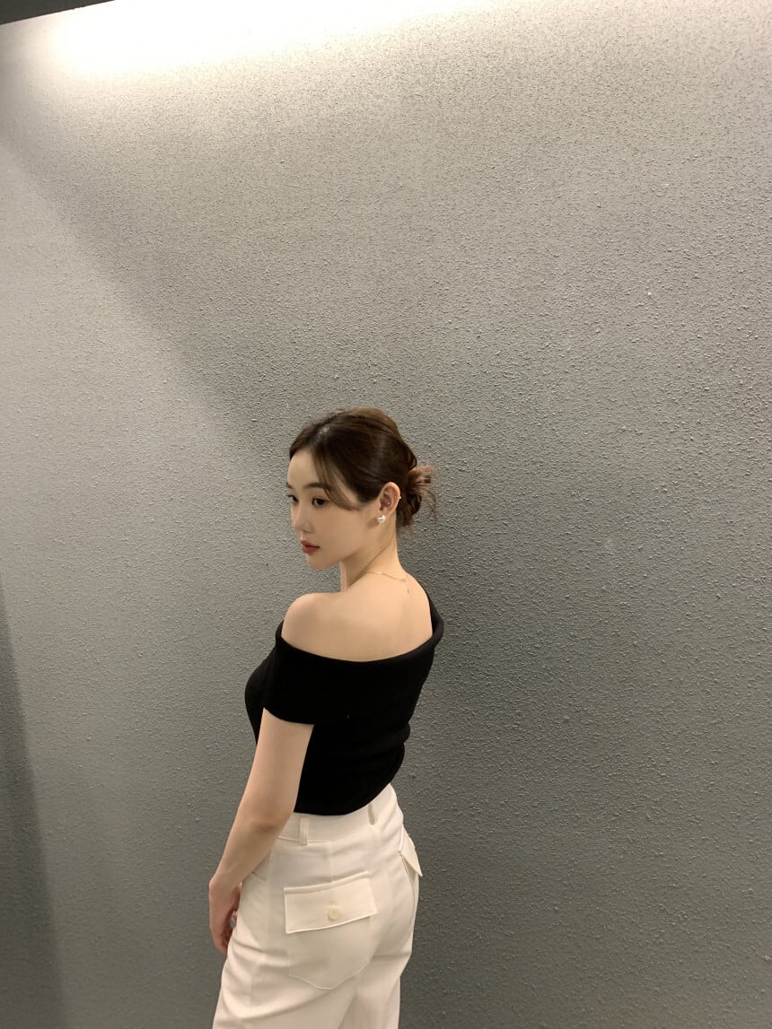 【tops】韓流スタイルchic〜気質満点体型カバーセクシー肩見せトップス着痩せニット G14899