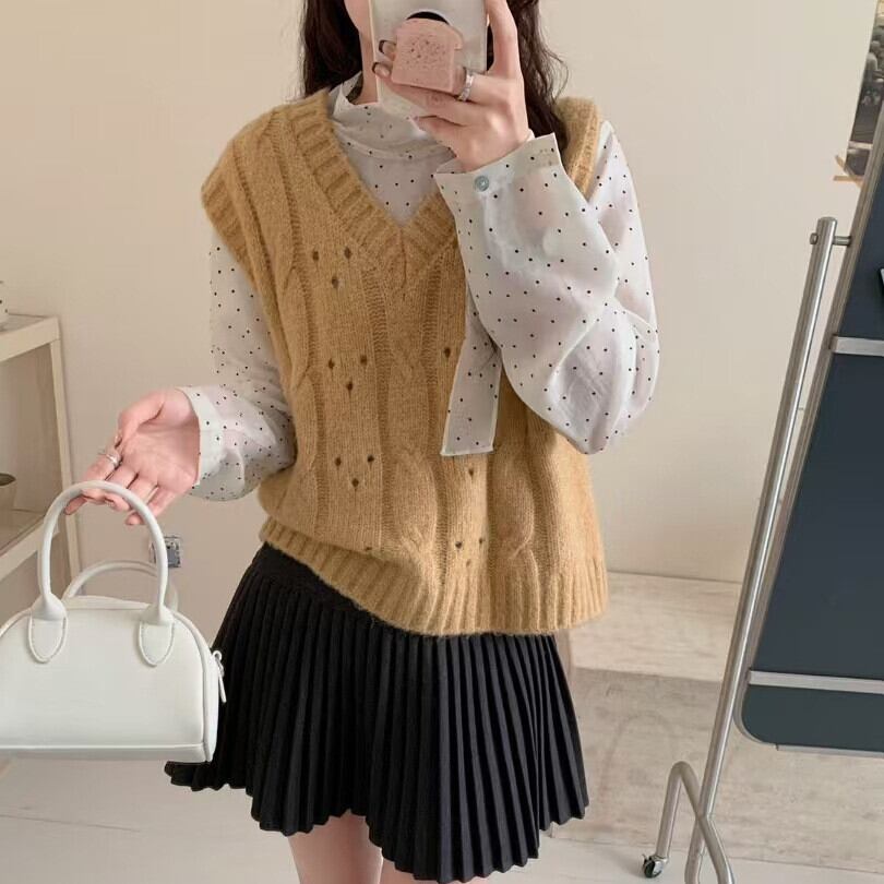 【tops】Vネックニットベスト　M29071