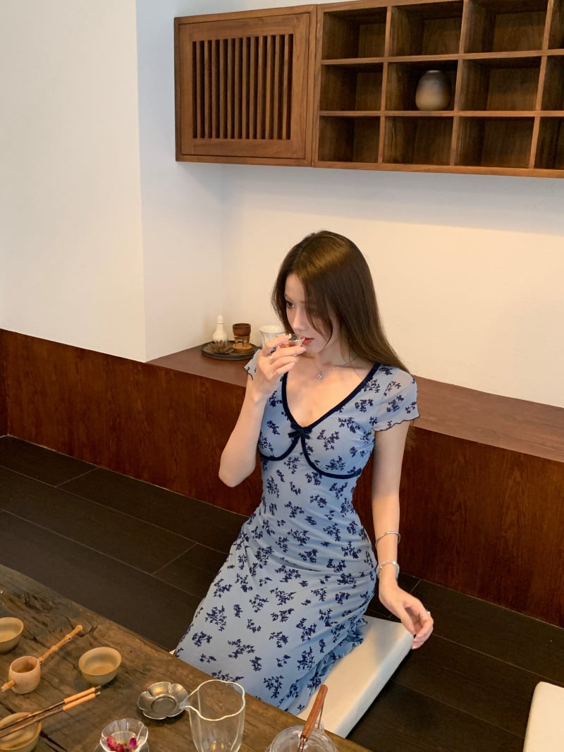 【dress】Vネック花柄ワンピース　M24058