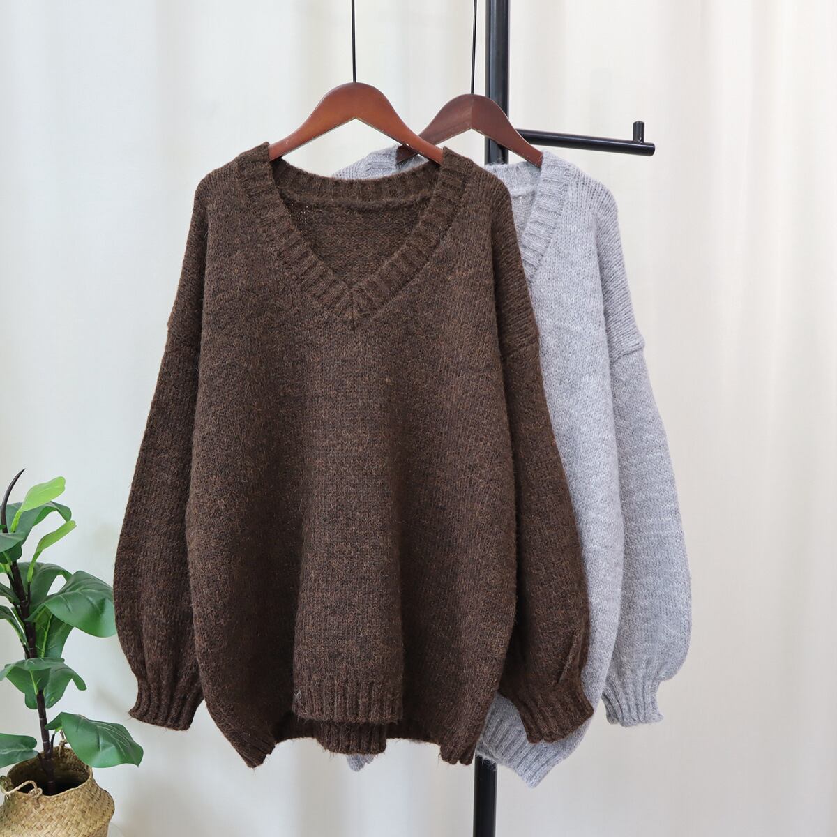 【tops】Vネックニットセーター　M18658