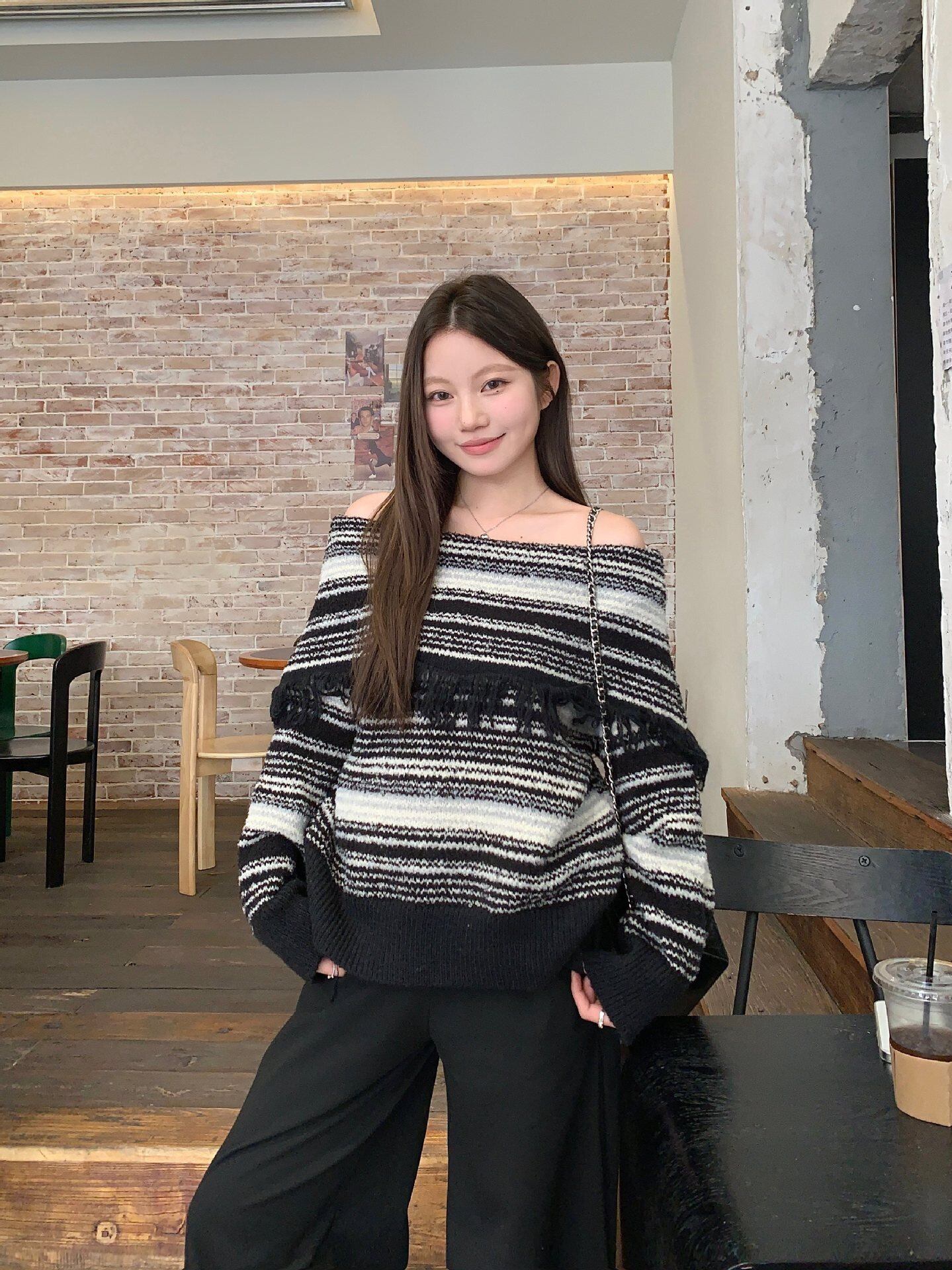 【tops】オフショルダーニットセーター　M28674