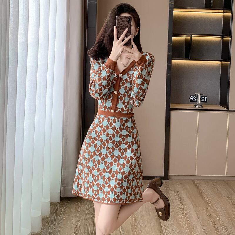 【dress】Vネックニットワンピース　M18606