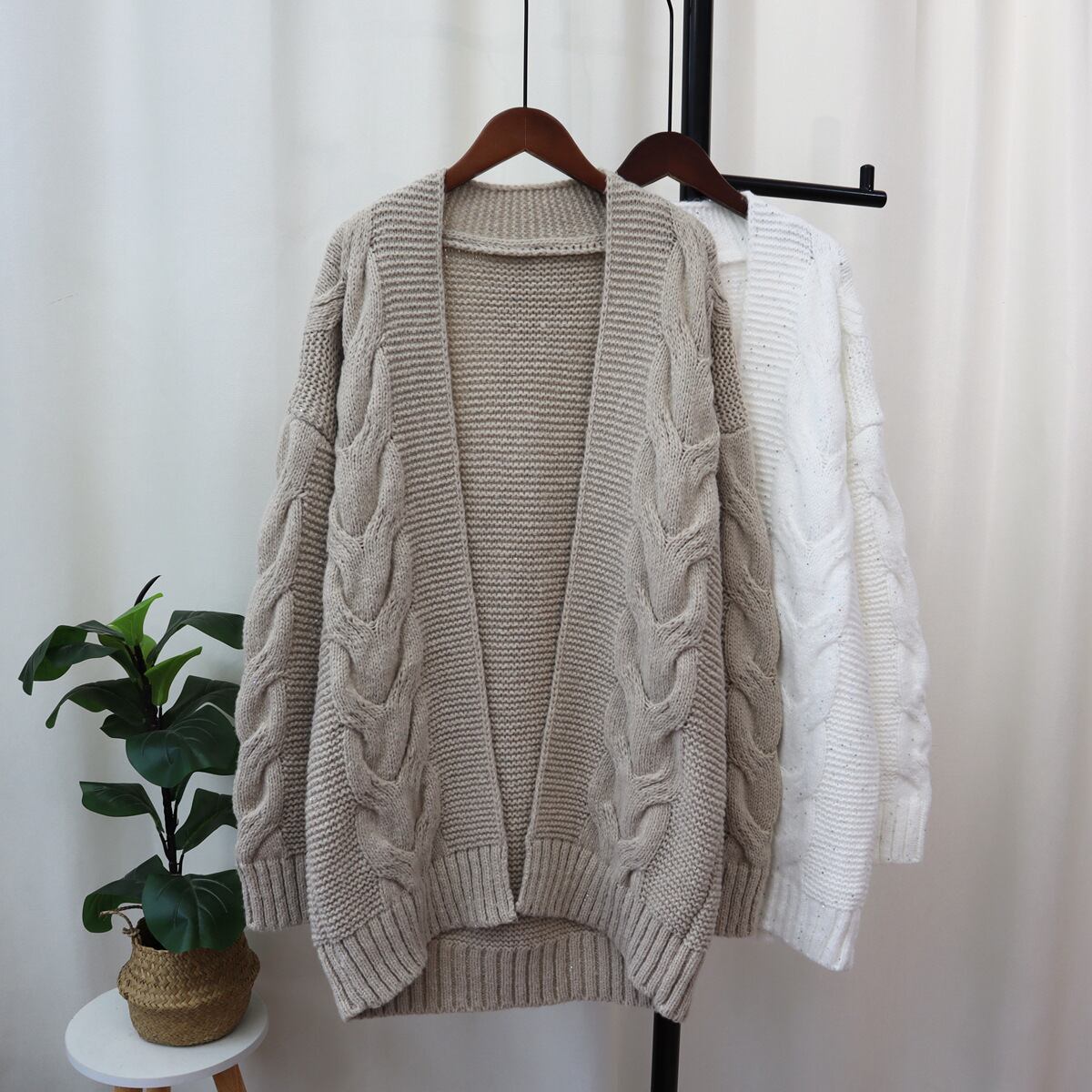 【outerVネックニットカーデ　M18540