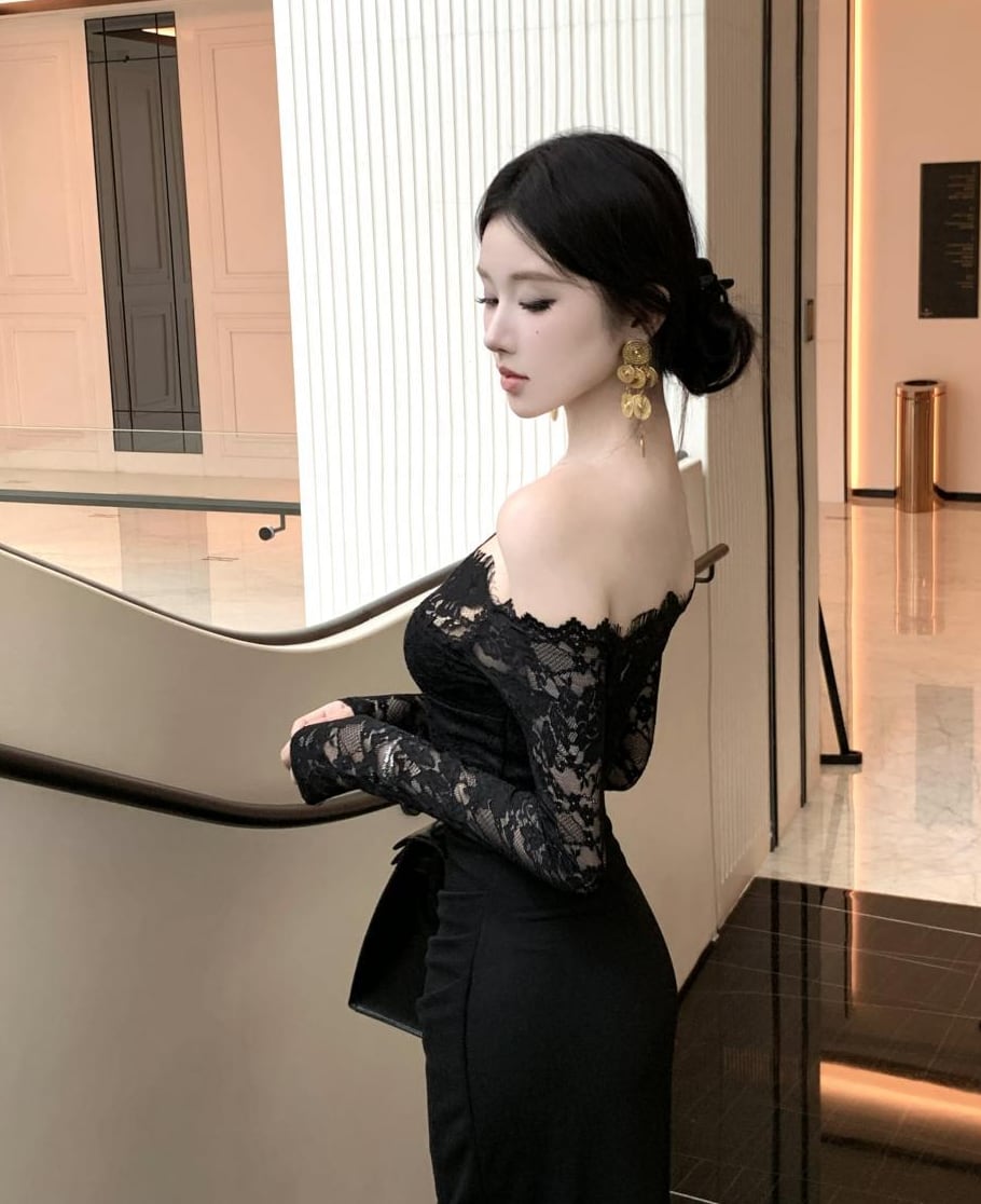 【dress】オフショルダーレースドッキングワンピース Q7421