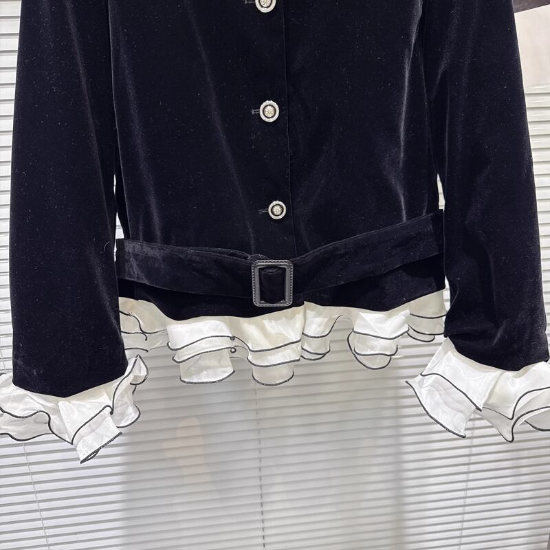 【outer】フリルドッキングノーカラーコート Q7344
