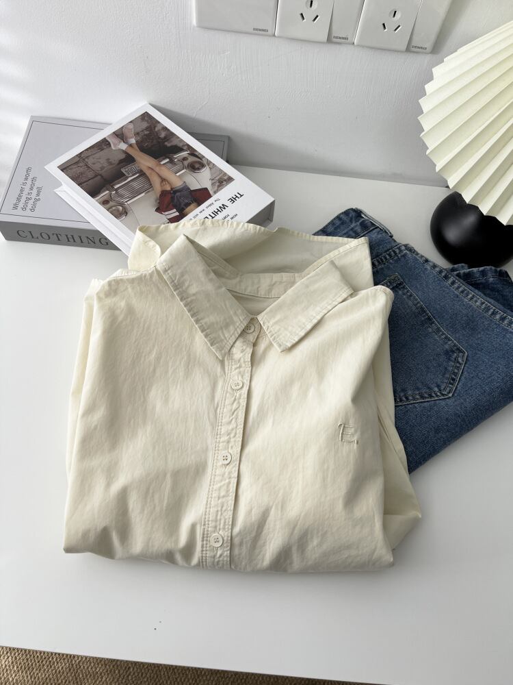 【tops】POLOネック刺繍シャツ　M29906