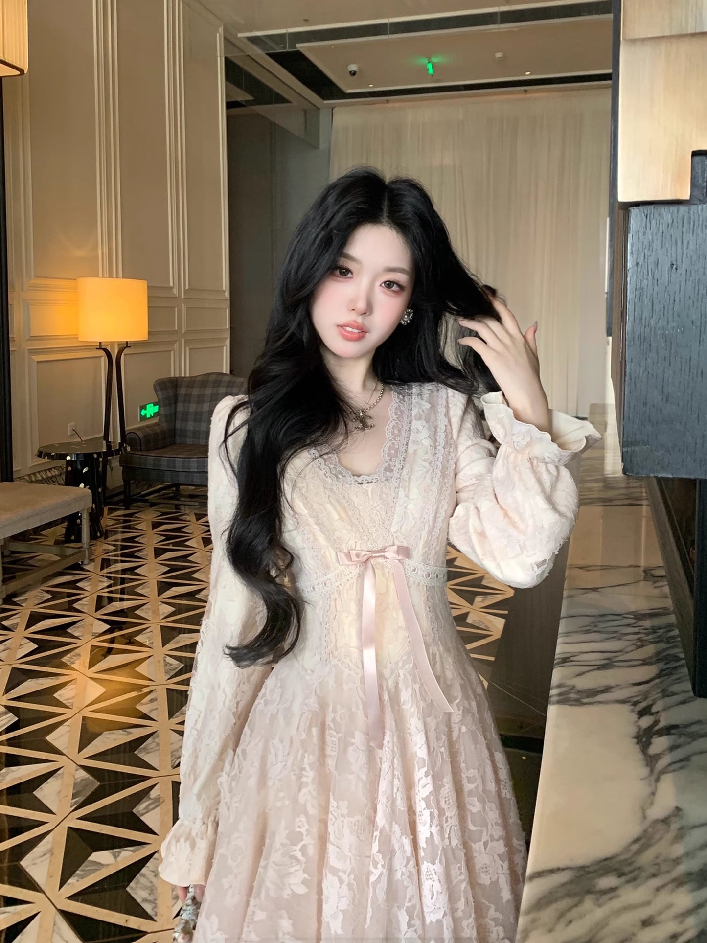 【dress】Vネックロングレースワンピース Q7563