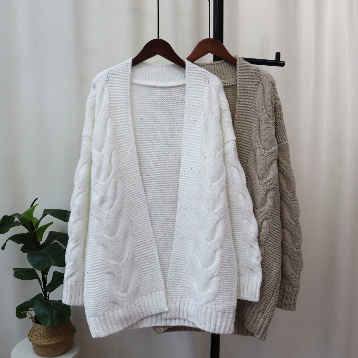 【outerVネックニットカーデ　M18540