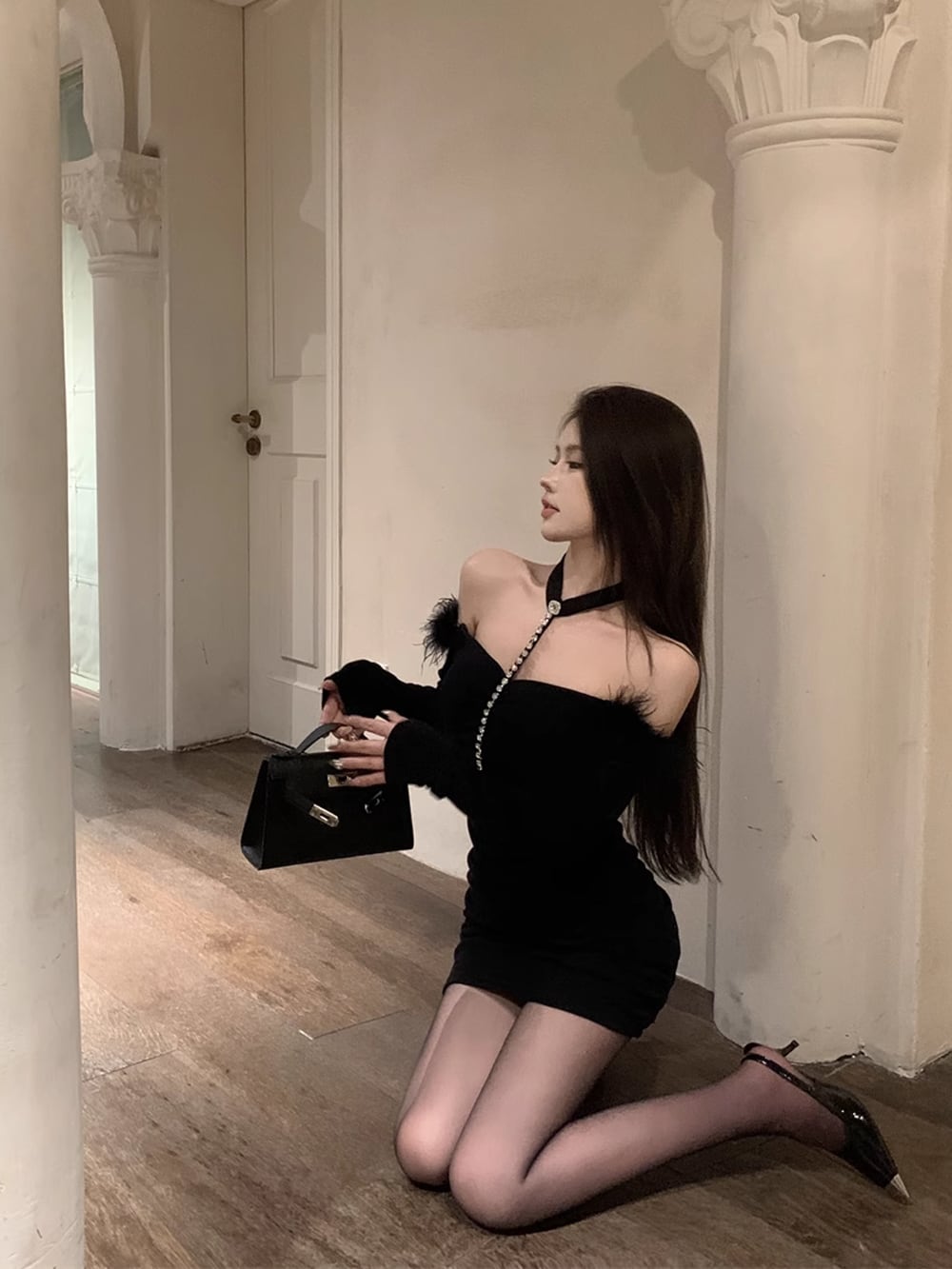 【dress】ファー付きオフショルミニワンピース Q7417